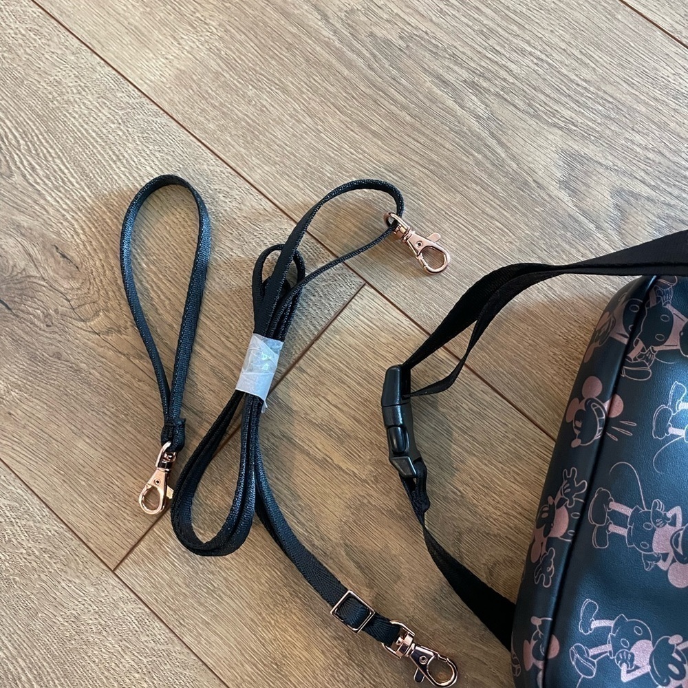 Petunia Pickle Bottom/ Mickey Mouse Rose Gold Convertible Belt Bag. - Picture 6 of 12